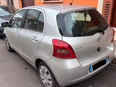 Usata Toyota Yaris 69 CV (50 kW) 2006 Grigio Utilitaria