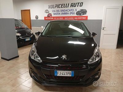 Usata Peugeot 208 GT-line 110 CV (80 kW) 2017 Nero Utilitaria