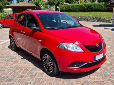 Usata Lancia Ypsilon Gold 69 CV (50 kW) 2018 Rosso Utilitaria