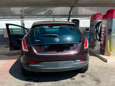 Usata Lancia Delta 120 CV (88 kW) 2009 Viola Utilitaria