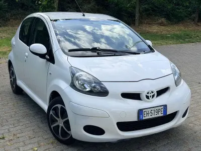Usata Toyota Aygo Sol 68 CV (50 kW) 2011 Bianco Utilitaria