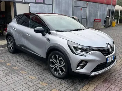 Usata Renault Captur Techno 143 CV (105 kW) 2023 Argento SUV