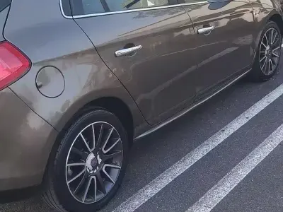 Usata Fiat Bravo 120 CV (88 kW) 2011 Marrone Utilitaria