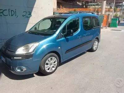 Usata Citroën Berlingo SELECTION 114 CV (83 kW) 2012 Bluazzurro Monovolume