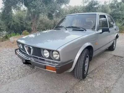 Usata Alfa Romeo Alfetta 125 CV (91 kW) 1982 Grigio Berlina