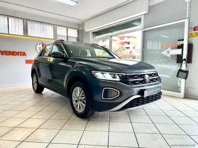 Usata VW T-Roc Style 150 CV (110 kW) 2023 Grigio SUV