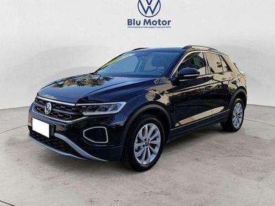 Usata VW T-Roc Life 110 CV (80 kW) 2022 Deep black perlato SUV