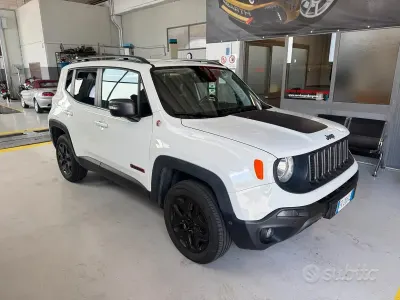 Usata Jeep Renegade Trailhawk 170 CV (125 kW) 2017 Bianco SUV
