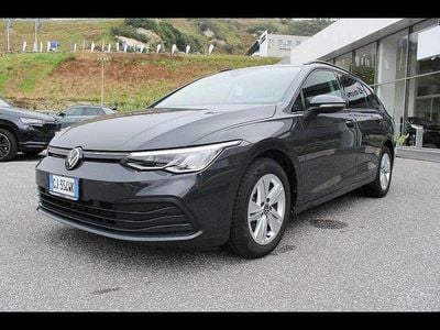 Usata VW Golf VIII Life 131 CV (96 kW) 2022 Grigio Station wagon