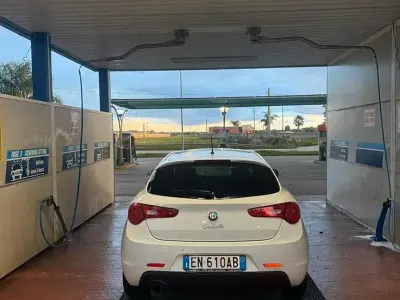 Usata Alfa Romeo Giulietta 105 CV (77 kW) 2012 Bianco Utilitaria