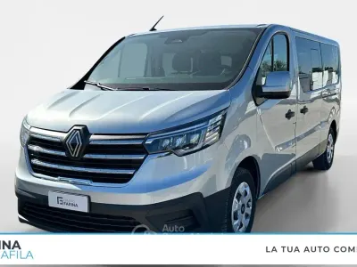 Begagnad Renault Trafic 150 HK (110 kW) 2024 Grå Minibuss