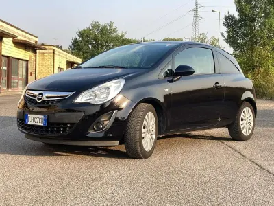 Usata Opel Corsa Edition 86 CV (63 kW) 2011 Nero Utilitaria