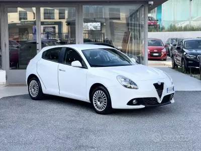 Usata Alfa Romeo Giulietta Tech Edition 120 CV (88 kW) 2019 Bianco Utilitaria