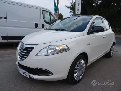 Usata Lancia Ypsilon Platinum 69 CV (50 kW) 2011 Bianco Utilitaria