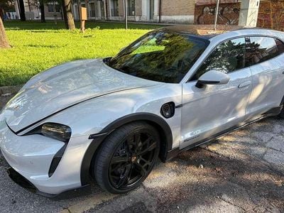 Grigio Usata 2023 Porsche Taycan Cross Turismo Station wagon | 88.000 € (Molto cara)