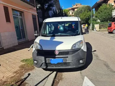 Usata Fiat Doblò 90 CV (66 kW) 2015 Bianco Monovolume