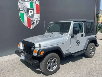Usata Jeep Wrangler 143 CV (105 kW) 2005 Argento SUV