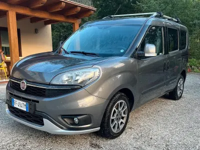 Usata Fiat Doblò Trekking 120 CV (88 kW) 2017 Grigio Monovolume