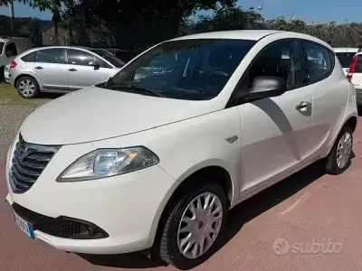 Usado Lancia Ypsilon 80 HP (58 kW) 2013 Branco Citadino