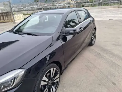 Usata Mercedes A180 109 CV (80 kW) 2018 Nero Berlina