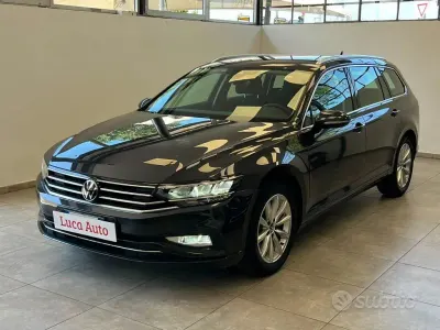 Usata VW Passat Pro 122 CV (89 kW) 2021 Grigio Station wagon