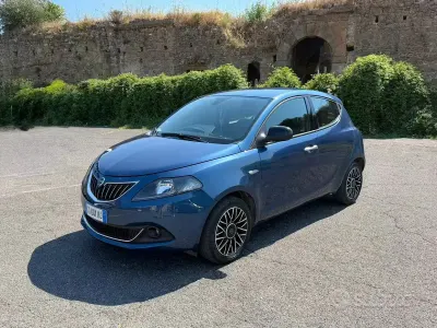 Usata Lancia Ypsilon Gold 70 CV (51 kW) 2021 Bluazzurro Utilitaria