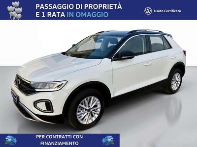 Usata VW T-Roc Life 110 CV (80 kW) 2023 Pure white nero SUV