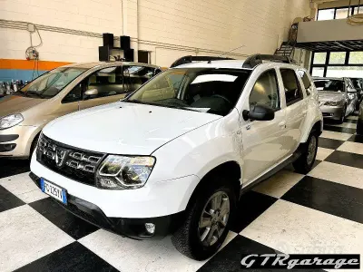 Usata Dacia Duster Lauréate 114 CV (83 kW) 2017 Bianco SUV