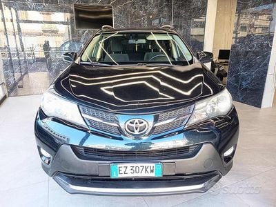 Usata Toyota RAV4 Lounge 124 CV (91 kW) 2015 Nero SUV