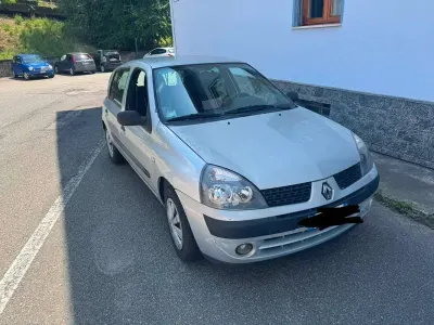 Usata Renault Clio II Dynamique 75 CV (55 kW) 2006 Argento Berlina