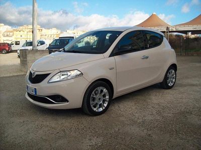 Usata Lancia Ypsilon Gold 95 CV (69 kW) 2016 Beige Utilitaria