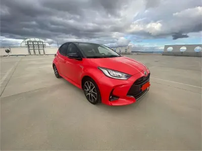 Usata Toyota Yaris Hybrid 92 CV (67 kW) 2021 Rosso Berlina