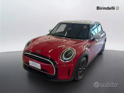 Begagnad Mini Cooper Classic 136 HK (100 kW) 2022 Röd Halvkombi