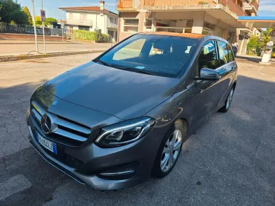 Usata Mercedes B220 Premium 136 CV (100 kW) 2018 Grigio Monovolume