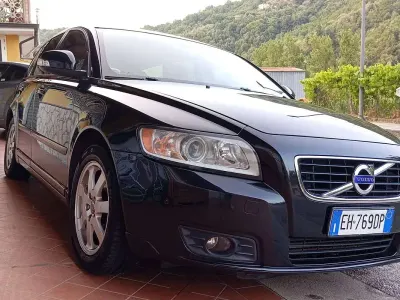 Usata Volvo V50 Plus 115 CV (84 kW) 2011 Nero Station wagon