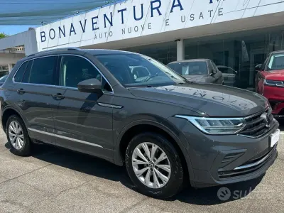 Usata VW Tiguan Life 150 CV (110 kW) 2023 Grigio SUV