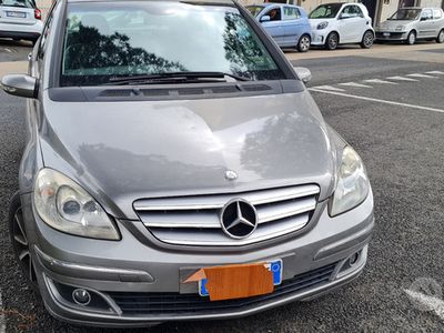 Mercedes B200