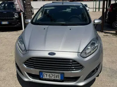 Usata Ford Fiesta Titanium 75 CV (55 kW) 2015 Grigio Utilitaria