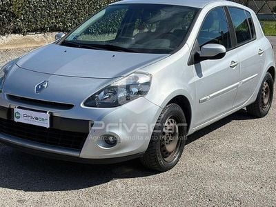 Usata Renault Clio II Dynamique 75 CV (55 kW) 2011 Gray Berlina