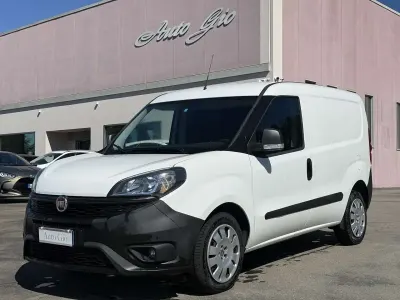 Usata Fiat Doblò Trekking 105 CV (77 kW) 2021 Bianco Monovolume