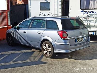 Usata Opel Astra Enjoy 110 CV (80 kW) 2009 Argento Station wagon