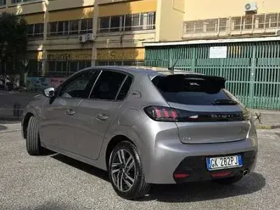 Usata Peugeot 208 Allure 101 CV (74 kW) 2020 Utilitaria