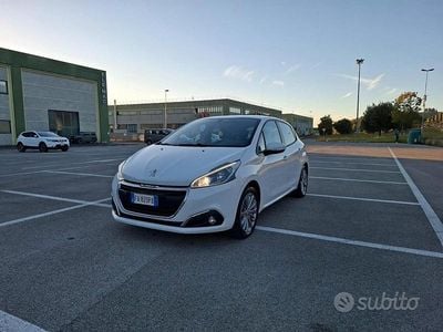 Usata Peugeot 208 Allure 82 CV (60 kW) 2015 Bianco Utilitaria