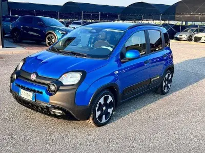 Nuova Fiat Panda Cross Cross 70 CV (51 kW) 2025 Blu Utilitaria