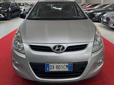 Usata Hyundai i20 Comfort 77 CV (56 kW) 2009 Argento Utilitaria