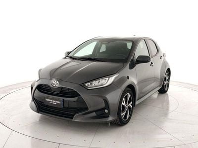 Usata Toyota Yaris Hybrid Trend 92 CV (67 kW) 2025 Grigio