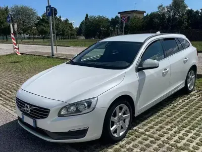 Usata Volvo V60 120 CV (88 kW) 2014 Bianco Station wagon
