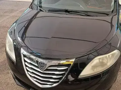 Usata Lancia Ypsilon 69 CV (50 kW) 2012 Nero Utilitaria