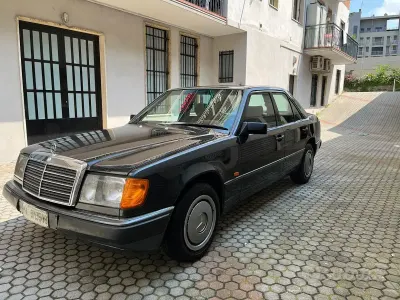 Usata Mercedes 200 122 CV (89 kW) 1989 Nero Berlina