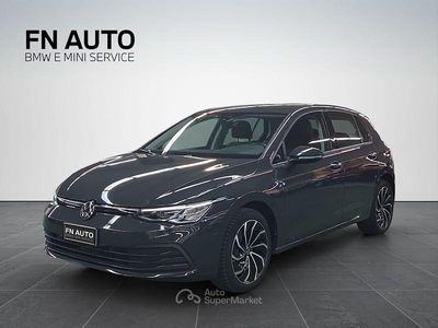Usata VW Golf VIII Life 110 CV (80 kW) 2024 Grigio Berlina